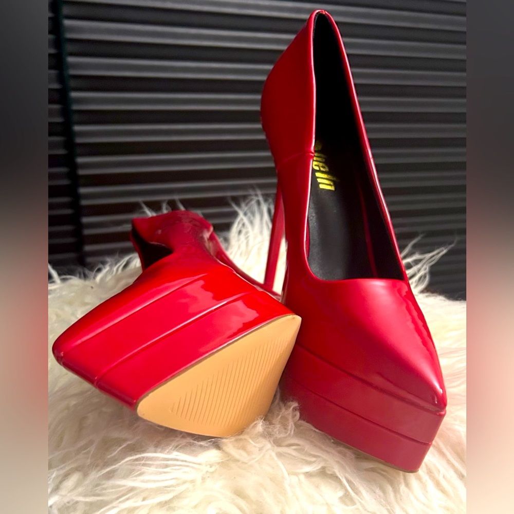 Red Stilettos - Picture 6 of 6